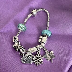 Charm Bracelet Silver Tone w/ Mom 925 Charm | Love Heart Snowflake Leaf Beads